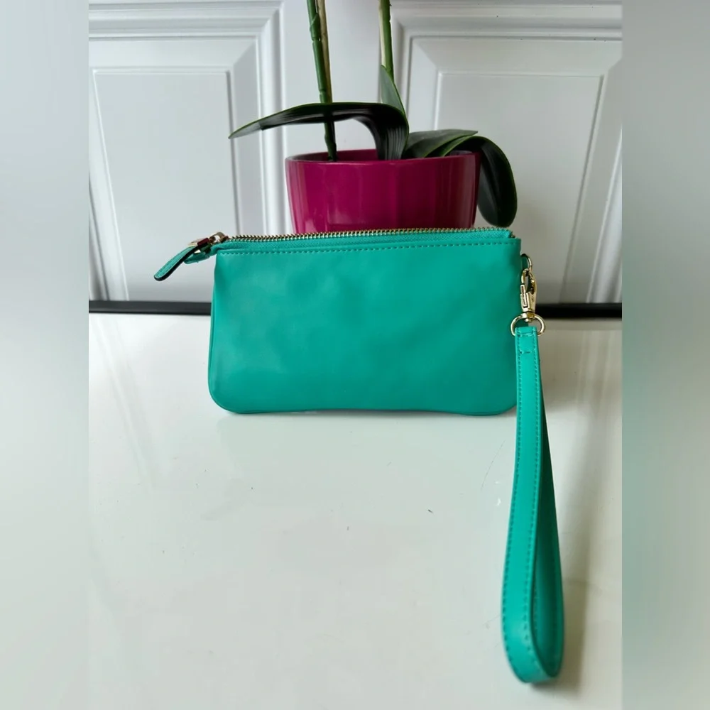 Carpisa Wristlet - Picture 4 of 6